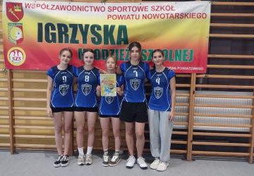 NASZE KOSZYKARKI W CZOŁÓWCE POWIATU